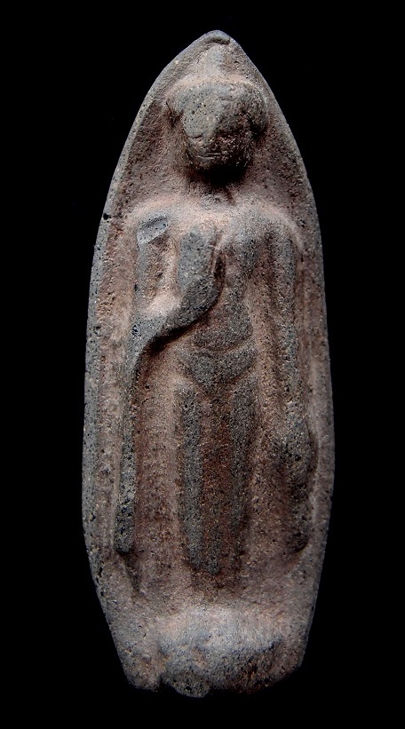 พระร่วงยืนประทานพร เขียวหินครก กรุเตาทุเรียง สุโขทัย พุทธศิลป์ความงดงามอันโดดเด่น