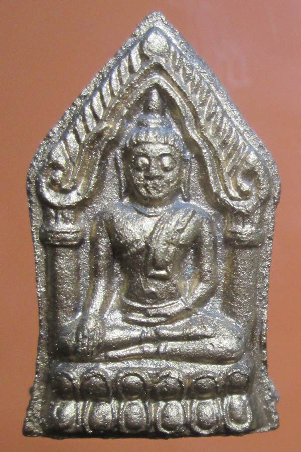 พระขุนแผนทรงพลเล็ก ทาทอง หลังปรกหนุมาน หลวงปู่หมุน ปลุกเสก ออกวัดซับลำใย ปี 2543