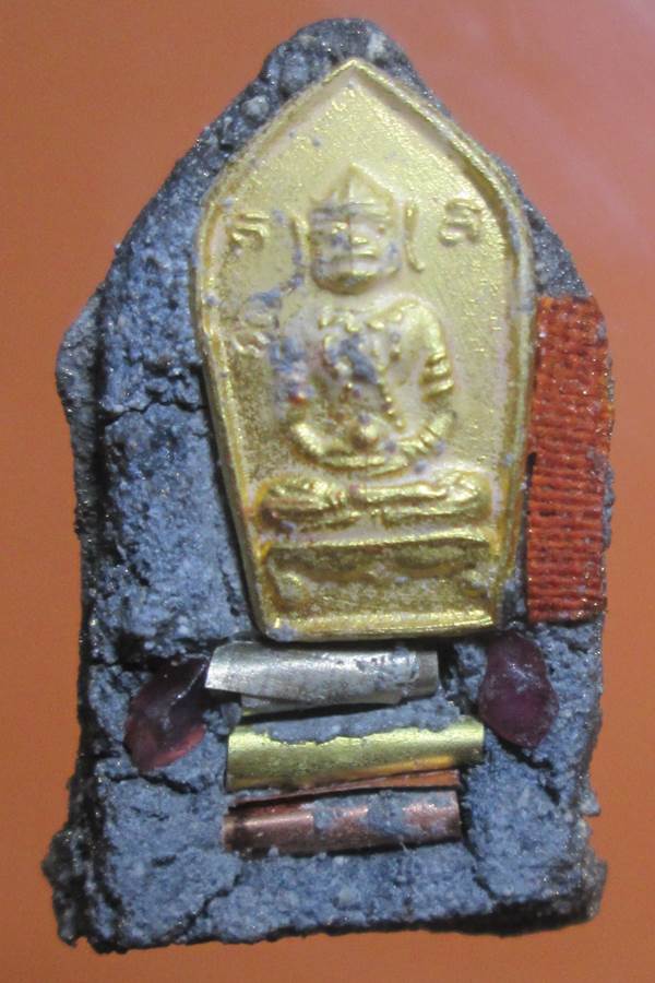 พระขุนแผนทรงพลเล็ก ทาทอง หลังปรกหนุมาน หลวงปู่หมุน ปลุกเสก ออกวัดซับลำใย ปี 2543