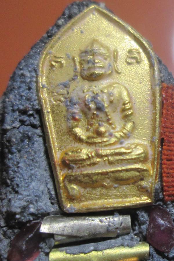 พระขุนแผนทรงพลเล็ก ทาทอง หลังปรกหนุมาน หลวงปู่หมุน ปลุกเสก ออกวัดซับลำใย ปี 2543