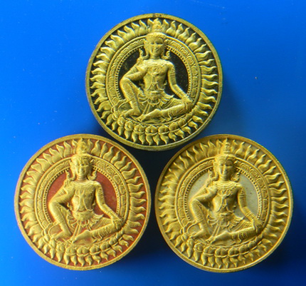 เคาะแรกแดง...สิริสมบัติ "๕๐ ปี โรงเรียนวัดบวรนิเวศ" ๕.๔ ซ.ม...ปัดทอง ๓ องค์ 