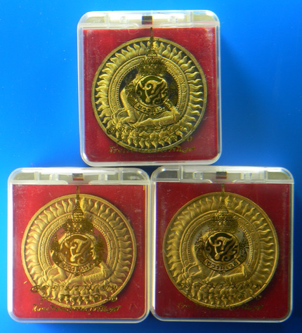 เคาะแรกแดง...สิริสมบัติ "๕๐ ปี โรงเรียนวัดบวรนิเวศ" ๕.๔ ซ.ม...ปัดทอง ๓ องค์ 