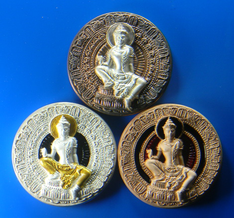 เคาะแรกแดง...เจ้าสัวยุคแปด...เหรียญบาตรน้ำมนต์...นวะหน้ากากเงิน + ชุบไมครอน 2 เหรียญ...กล่องเดิม
