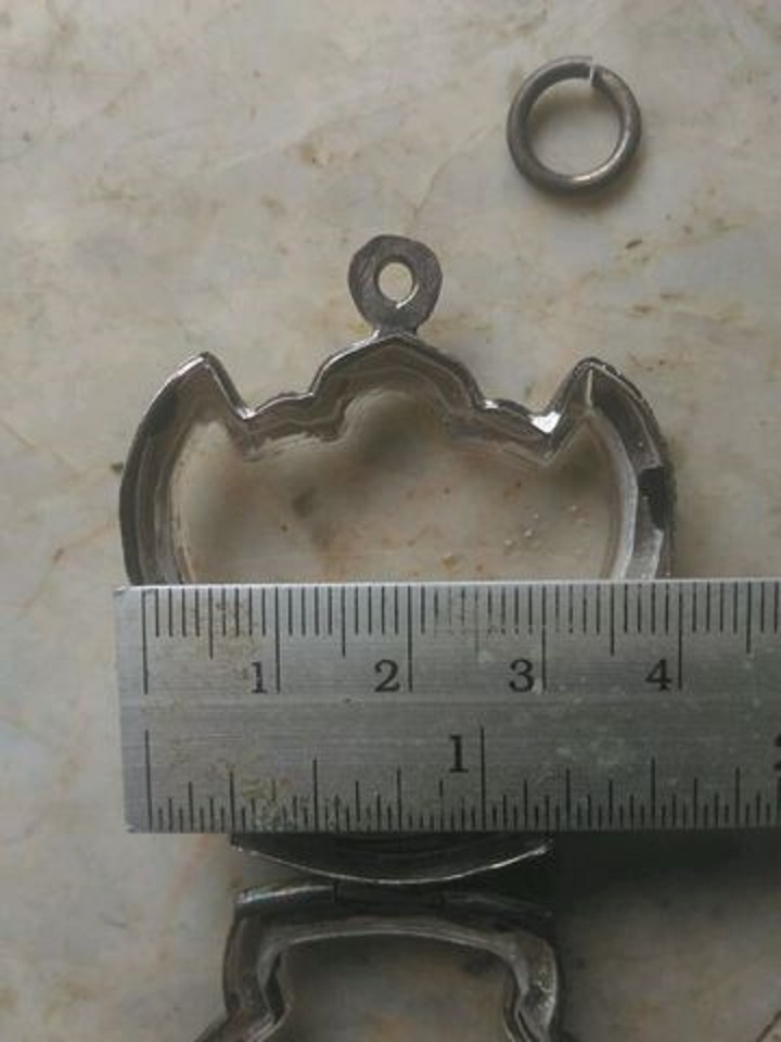 ตลับเงินเก่า  แกะลาย  ใส่ครุฑใหญ่  เคาะเดียว  