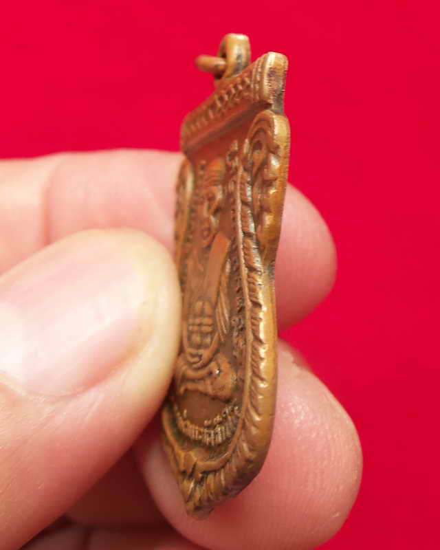 เหรียญหลวงปู่ทวดรุ่น๓ปี๒๕๐๔พิมพ์หน้าผากสามเส้นครึ่งเนื้อทองแดงบล็อกลงยา