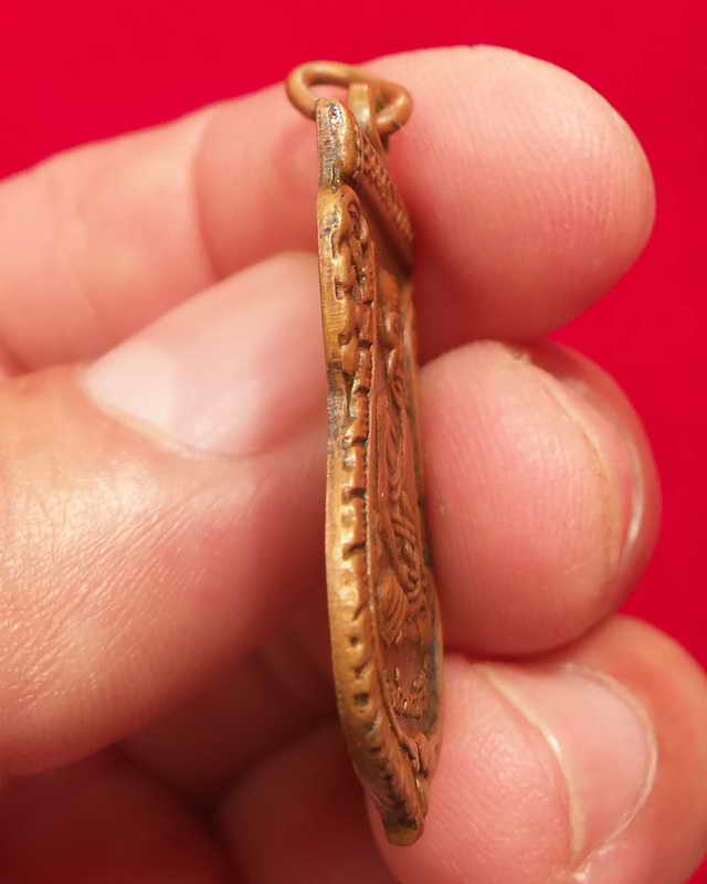 เหรียญหลวงปู่ทวดรุ่น๓ปี๒๕๐๔พิมพ์หน้าผากสามเส้นครึ่งเนื้อทองแดงบล็อกลงยา