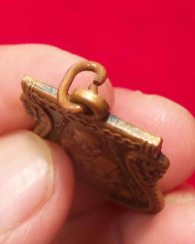 เหรียญหลวงปู่ทวดรุ่น๓ปี๒๕๐๔พิมพ์หน้าผากสามเส้นครึ่งเนื้อทองแดงบล็อกลงยา