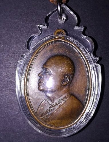 เหรียญ m16 หลวงพ่อแพ วัดพิกุลทอง ปี13ล-ว เลี่ยมกันน้ำพร้อมใช้ครับ