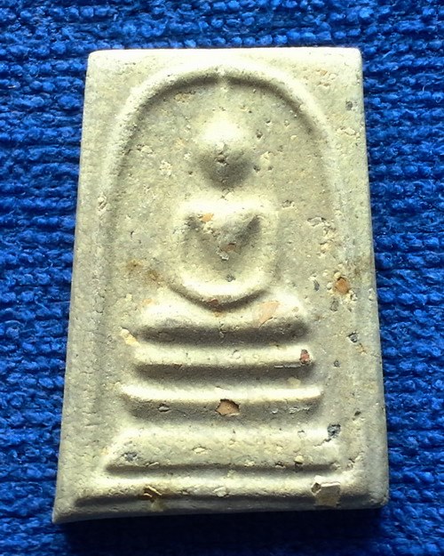 พระสมเด็จวัดบางขุนพรหม ( วัดใหม่อมตรส ) พิมพ์ใหญ่เกศทะลุซุ้ม A มีสังฆาฏิ พิเศษ เนื้อผงโรยผงกรุ พ.ศ.2