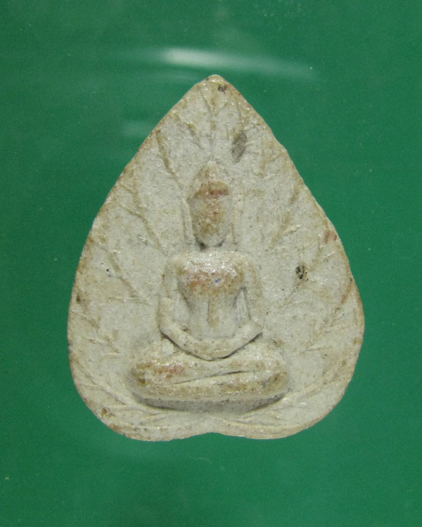 พระผงพิมพ์ใบโพธิ์ หลวงพ่อมุม วัดประสาทเยอร์ ศรีษะเกษ