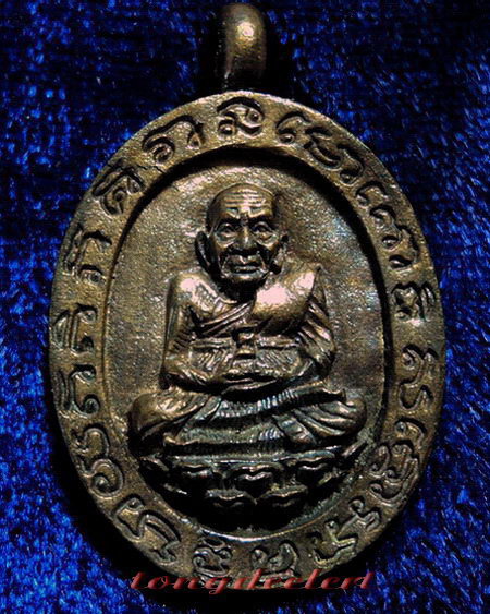 เหรียญหล่อโบราณหลวงพ่อทวด วัดช้างให้ รุ่นสรงน้ำ ปี 2542 เนื้อนวโลหะสวยมากค่ะ
