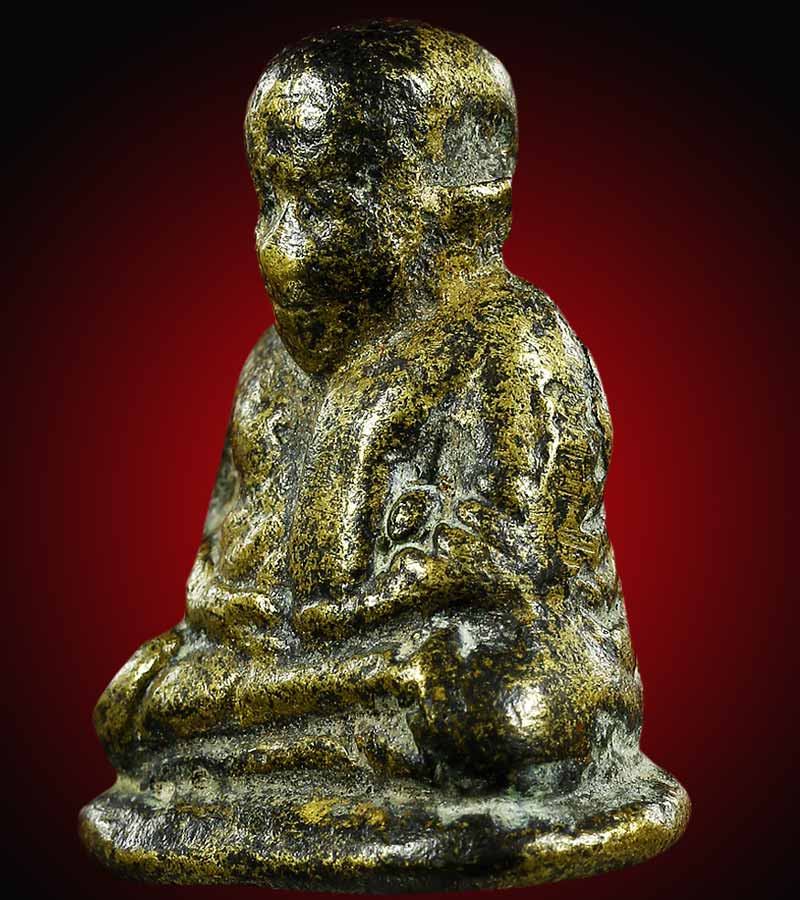 หลวงพ่อเงิน วัดบางคลาน รุ่นปืนแตก พิมพ์ เศียรโต  วัดคงคารา ม อ.โพทะเล จ.พิจิตร 