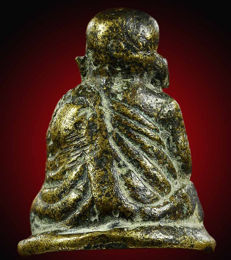 หลวงพ่อเงิน วัดบางคลาน รุ่นปืนแตก พิมพ์ เศียรโต  วัดคงคารา ม อ.โพทะเล จ.พิจิตร 