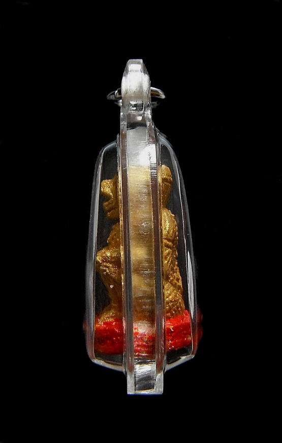 หนุมานชมภูนุช เนื้อผงพุทธคุณผสมว่าน 108 ทาทองฐานแดง  พิธีพุทธาภิเษก วัดสุทัศน์ 5 ครั้ง 