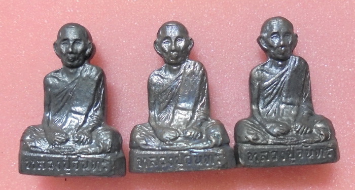 รูปเหมือนปั๊มหลวงปู่จันทร์ วัดทุ่งเฟื้อ จังหวัดนครศรีธรรมราช บรรจุกริ่งเหล็กไหล ปี2528 