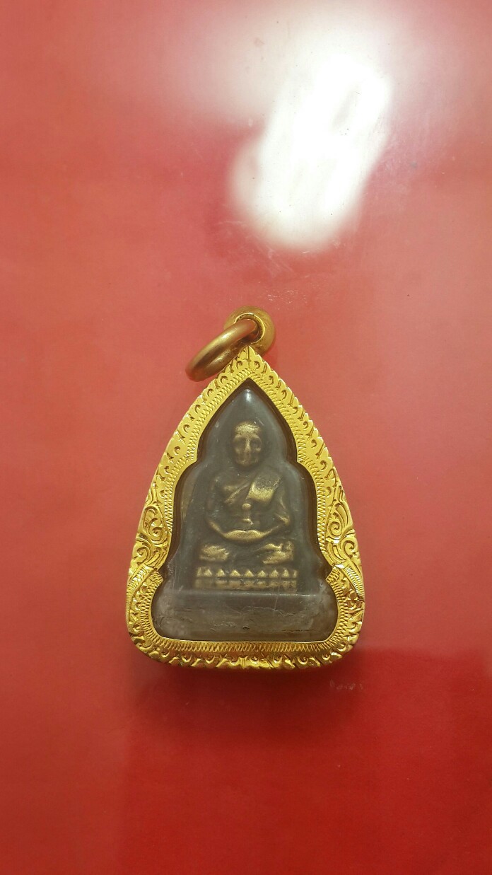 กลีบบัวรุ่นแรก "ปู่ทิม"เสกหลัง "รุน1"ไม่มีไม้เอก เลี่ยมทอง96.5%