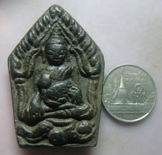 **วัดใจ**พระขุนแผนอุ้มไก่ เนื้อดิน หลังรูปเหมือน หลวงปู่สรวง เทวดาเล่นดิน วัดไพรพัฒนา จ.ศรีสะเกษ**