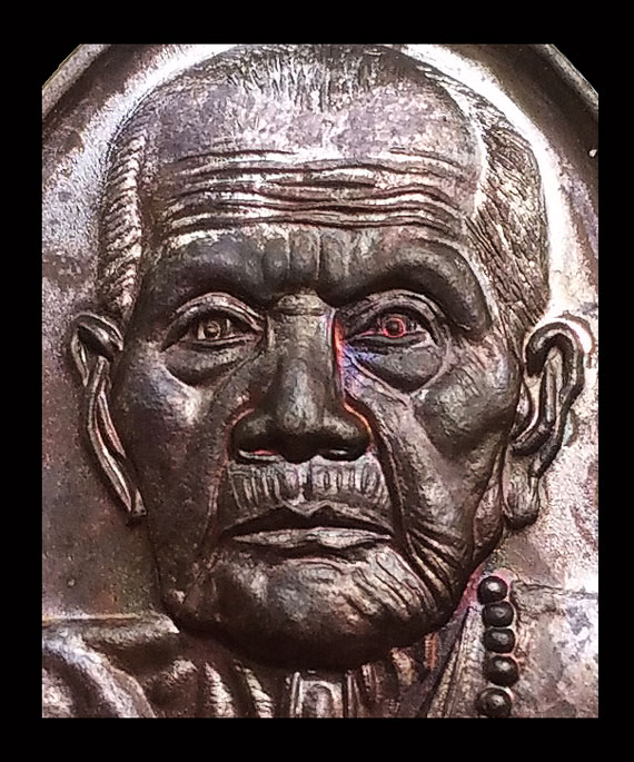 เหรียญเล็กหน้าใหญ่ หลวงปู่หมุน ปี42เนื้อทองแดง จมูกโด่งๆ ผิวปรอทรุ้งๆ สวยเดิมๆ ไม่ผ่านการใช้