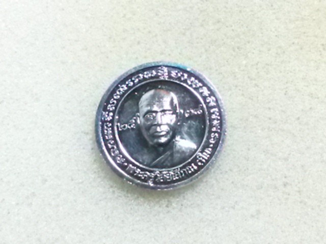 เหรียญ ลป ทวด วัดช้างให้ ปี38 สวยเดิมๆครับ