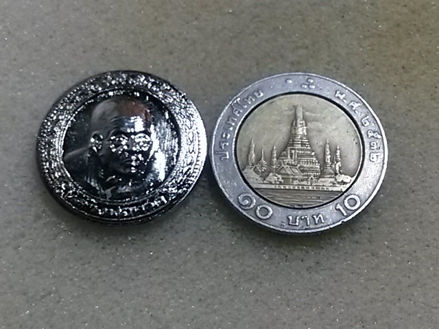 เหรียญ ลป ทวด วัดช้างให้ ปี38 สวยเดิมๆครับ