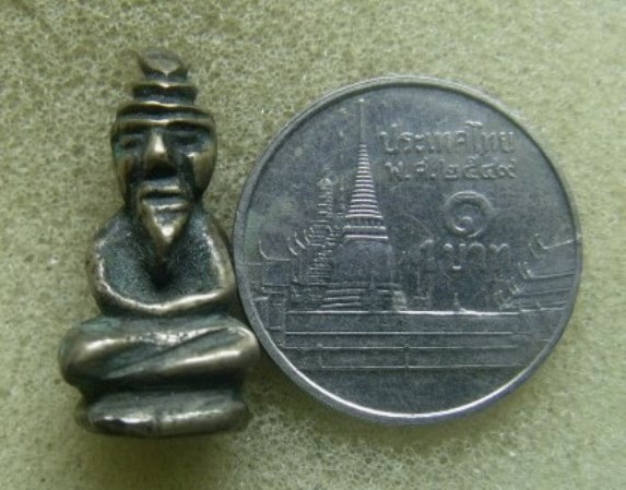 **วัดใจ**พระฤาษีหล่อโบราณ หลังยันต์ เนื้อทองผสม เก่าๆ เนื้อจัด ไม่ทราบที่**สวยๆ เชิญชมครับ