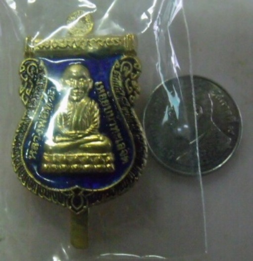 **วัดใจ**แหนบประจำตระกูล หลวงพ่อทวด วัดห้วยมงคล เนื้อโลหะผสมชุบทอง ลงยาน้ำเงิน ปี ๒๕๕๔**สวยๆ