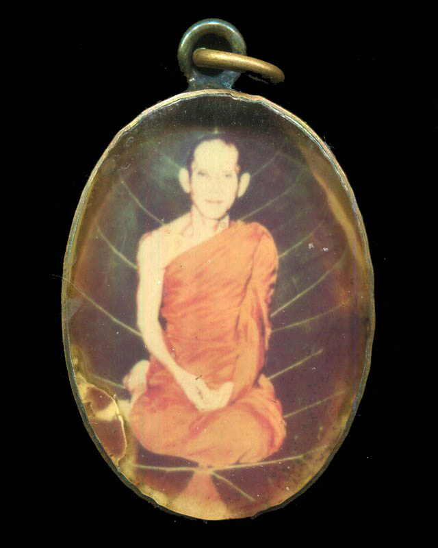 ถูกสุด สะดุดใจ...ล๊อคเก็ตนั่งหลังใบโพธิ์เจ้าคุณนร วัดเทพศิรินทร์ กทม. ปี 2513 เลี่ยมเดิมจากวัด