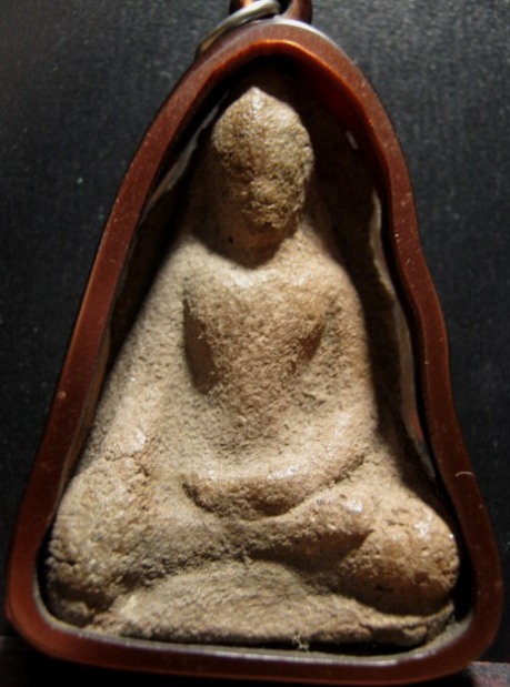 พระนางเขาหลวง เนื้อดิน กรุเขาหลวง จ.สุโขทัย มีเลี่ยมสามสี