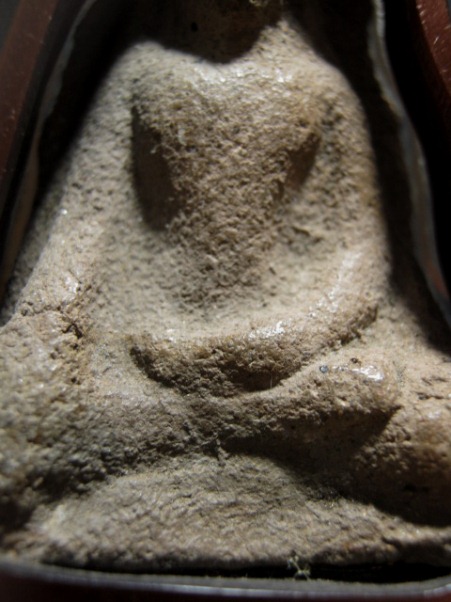 พระนางเขาหลวง เนื้อดิน กรุเขาหลวง จ.สุโขทัย มีเลี่ยมสามสี