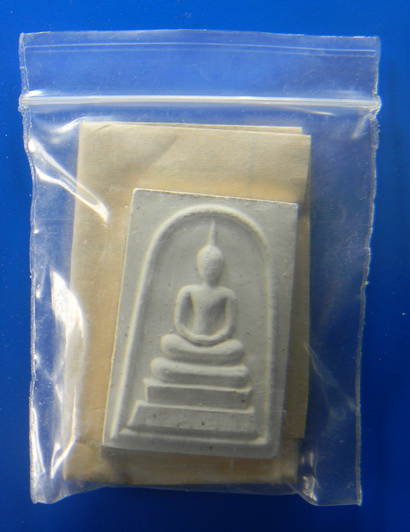 เคาะแรกแดง...พระสมเด็จเจริญลาภ รุ่นแรก ๒๕๓๓ พร้อมใบฝอย...หลวงปู่คำพันธ์