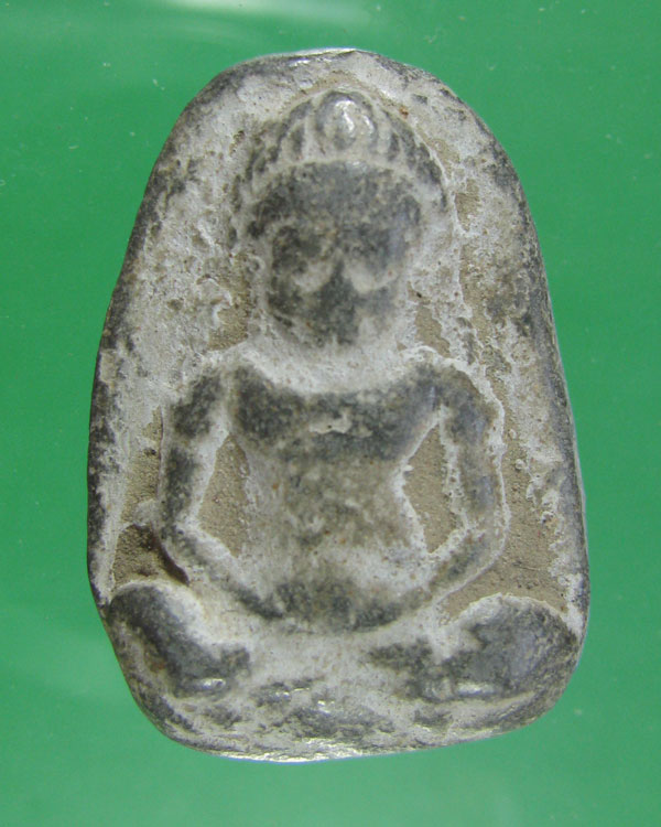 พระร่วงนั่ง กรุเจดีย์ ๕ ยอด วัดห้วยเสือ เพชรบุรี ปี๒๔๖๔ หลวงปู่ศุข วัดปากคลองมะขามเฒ่า ปลุกเสก