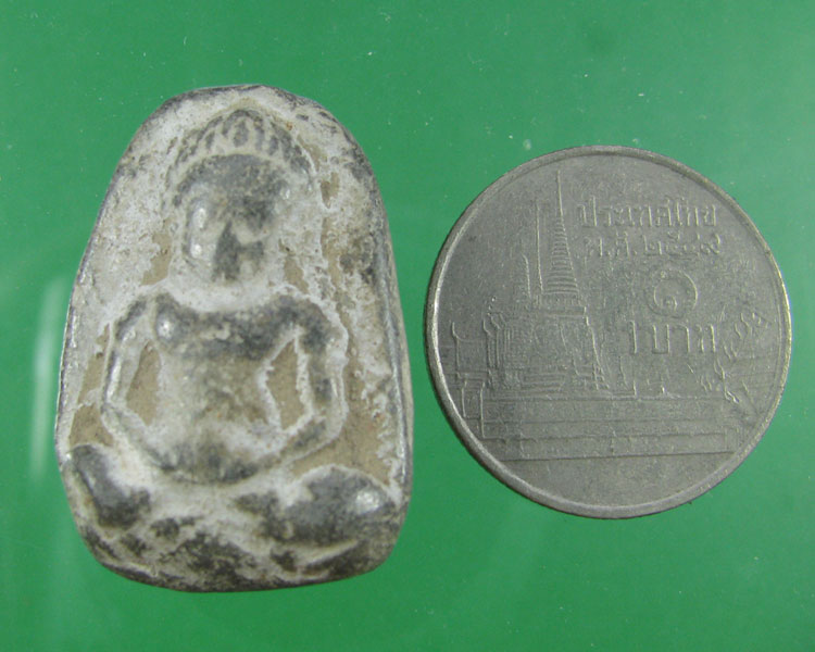 พระร่วงนั่ง กรุเจดีย์ ๕ ยอด วัดห้วยเสือ เพชรบุรี ปี๒๔๖๔ หลวงปู่ศุข วัดปากคลองมะขามเฒ่า ปลุกเสก