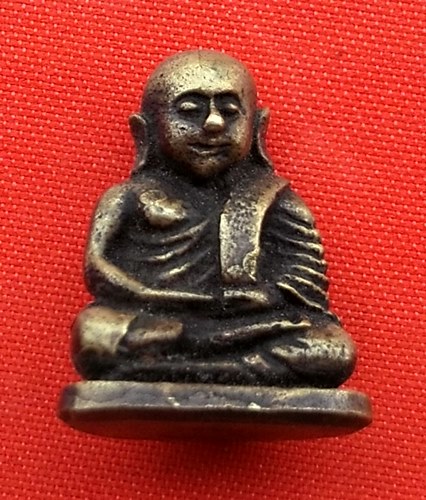 เริ่ม 10 บาท กับ รูปหล่อหลวงพ่อเงิน  …ET72