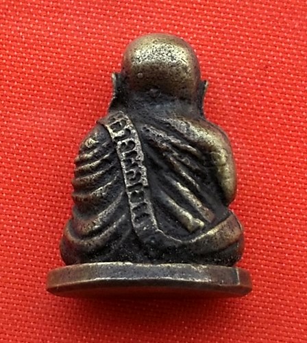 เริ่ม 10 บาท กับ รูปหล่อหลวงพ่อเงิน  …ET72