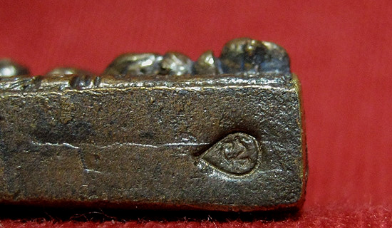 พระขุนแผนช่อฟ้าปราบมาร (ฟันลูกเดียว) เนื้อสัมฤทธิ์ อุดผง มูลนิธิหลวงปู่ทิมจัดสร้างครับ