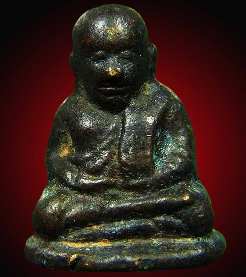 หลวงพ่อเงิน วัดบางคลาน รุ่นปืน แตก พิมพ์ นิยมเศียรโต วัดคงคา ราม อ.โพทะเล จ.พิจิตร 