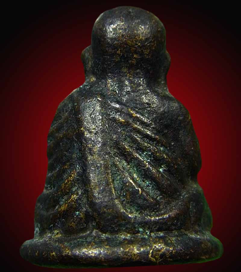 หลวงพ่อเงิน วัดบางคลาน รุ่นปืน แตก พิมพ์ นิยมเศียรโต วัดคงคา ราม อ.โพทะเล จ.พิจิตร 