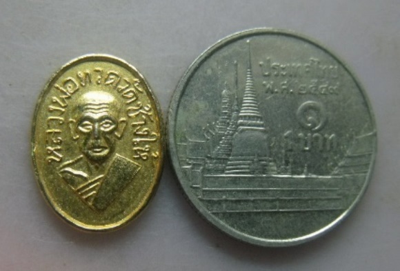 **วัดใจ**เหรียญเม็ดแตงหัวแหวนหลวงปู่ทวด วัดช้างให้ พิมพ์หน้ากากนักบิน เนื้อกะไหล่ทอง ปี ๒๕๐๘**สวยๆ 