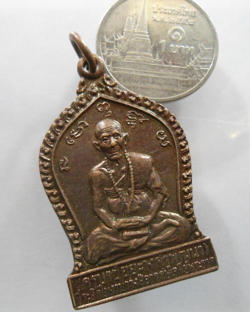 “ เหรียญ ครูบาชัยยะวงศา(ครูบาวงศ์)  วัดพระพุทธบาทห้วยต้ม จ.ลำพูน ปี 2532 วางศิลาฤกษ์เจดีย์ พระธาตุ ว