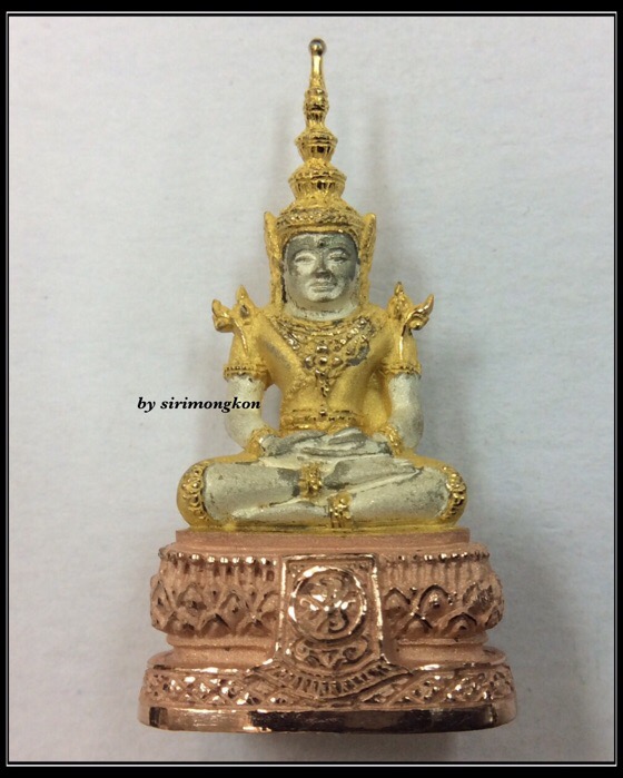 พระแก้วมรกต ภปร. ฉลอง75พรรษา ในหลวง รัชกาลที่9 เนื้อเงิน3กษัตริย์ ปี45 มีโค๊ดกำกับ