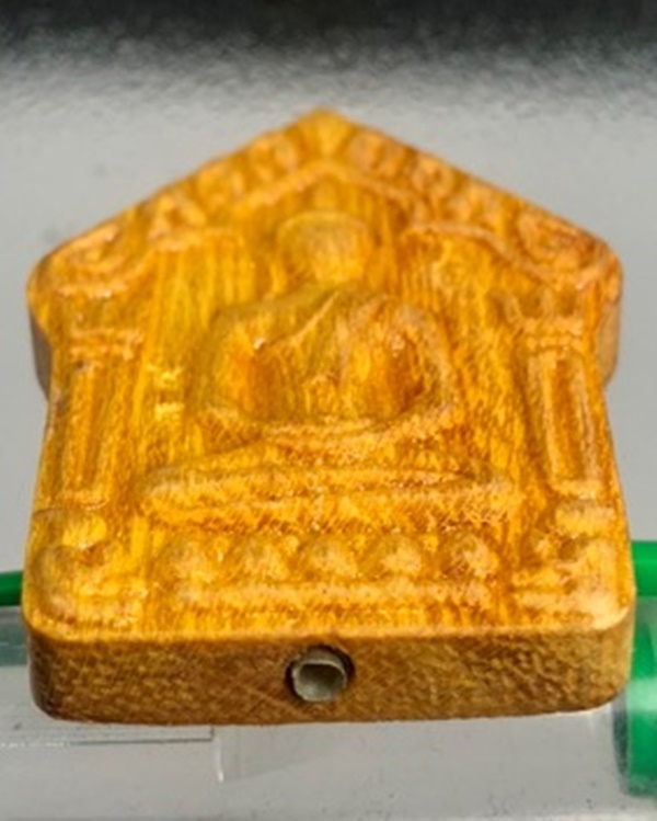 พระขุนแผนไม้ขนุนแกะ หลวงพ่อสิน  ปี 2561 ใต้ฐานฝังตะกรุด หมายเลข 34 พร้อมกระดาษสารพัดกัน