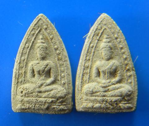เคาะแรกแดง...พระพุทโธข้างเม็ด...เนื้อผงผสมเส้นเกศา ๒ องค์...หลวงปู่เฮี้ยง วัดป่า จ.ชลบุรี
