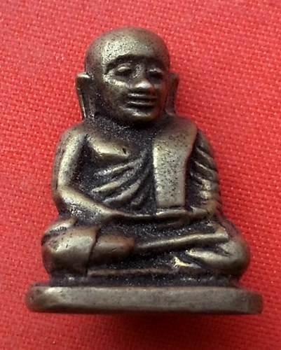 เริ่ม 10 บาท กับ รูปหล่อหลวงพ่อเงิน  …ET223