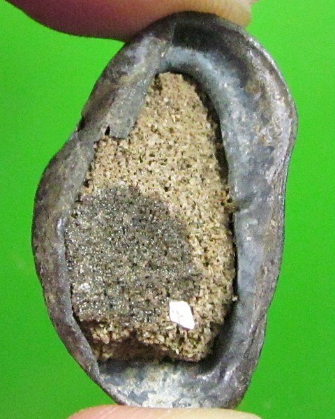 พระแก้บนเนื้อชินตะกั่วสนิมแดงมีคราบไข ทารักเก่าสูง5เซนต์