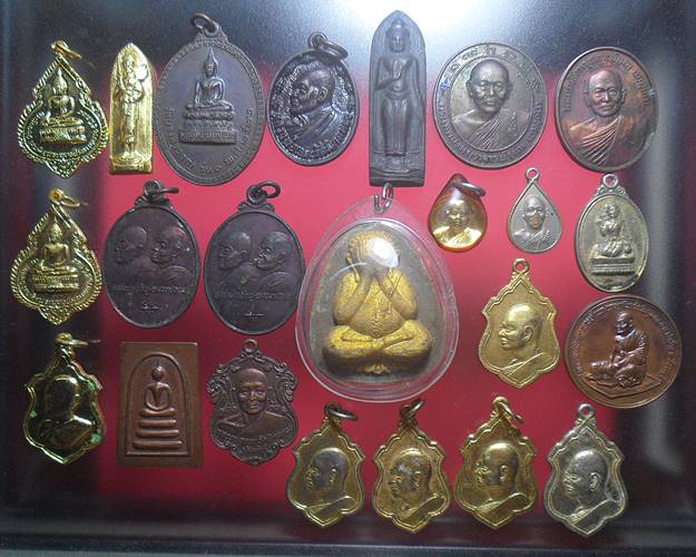 หลวงพ่อแพ วัดพิกุลทอง สิงห์บุรี 23องค์เคาะเดียวแดง