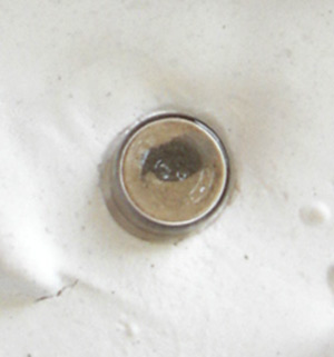 พระบูชารูปเหมือนหลวงปู่ทิมวัดละหารไร่ ปี 2557 ใต้ฐานบรรจุผงพรายกุมาร หน้าตัก 5 นิ้วครับ