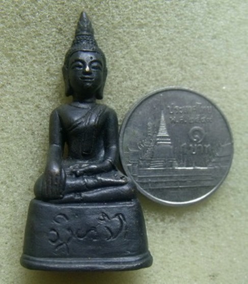 **วัดใจ**พระพุทธปางมารวิชัย ฐานมีจ่ารยันต์ เนื้อโลหะผสม เก่าๆ ไม่ทราบที**สวยๆ เชิญชมครับ 