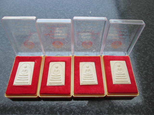 4 องค์ สมเด็จวัดระฆัง 122 ปี พ.ศ. 2537 พิมพ์ใหญ่นิยม พร้อมกล่องเดิม