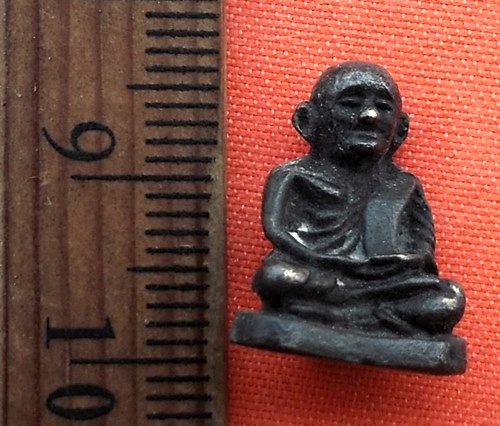 เริ่ม 10 บาท กับ รูปหล่อหลวงพ่อเงิน  …ET293