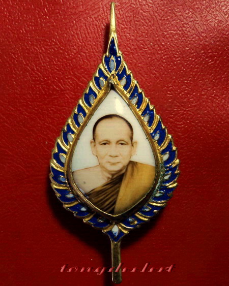 ล็อกเก็ตสมเด็จพระญาณสังวร วัดบวรนิเวศ รุ่นแรก ปี2528 กะไหล่ทองลงยา หายาก สวยมากค่ะ